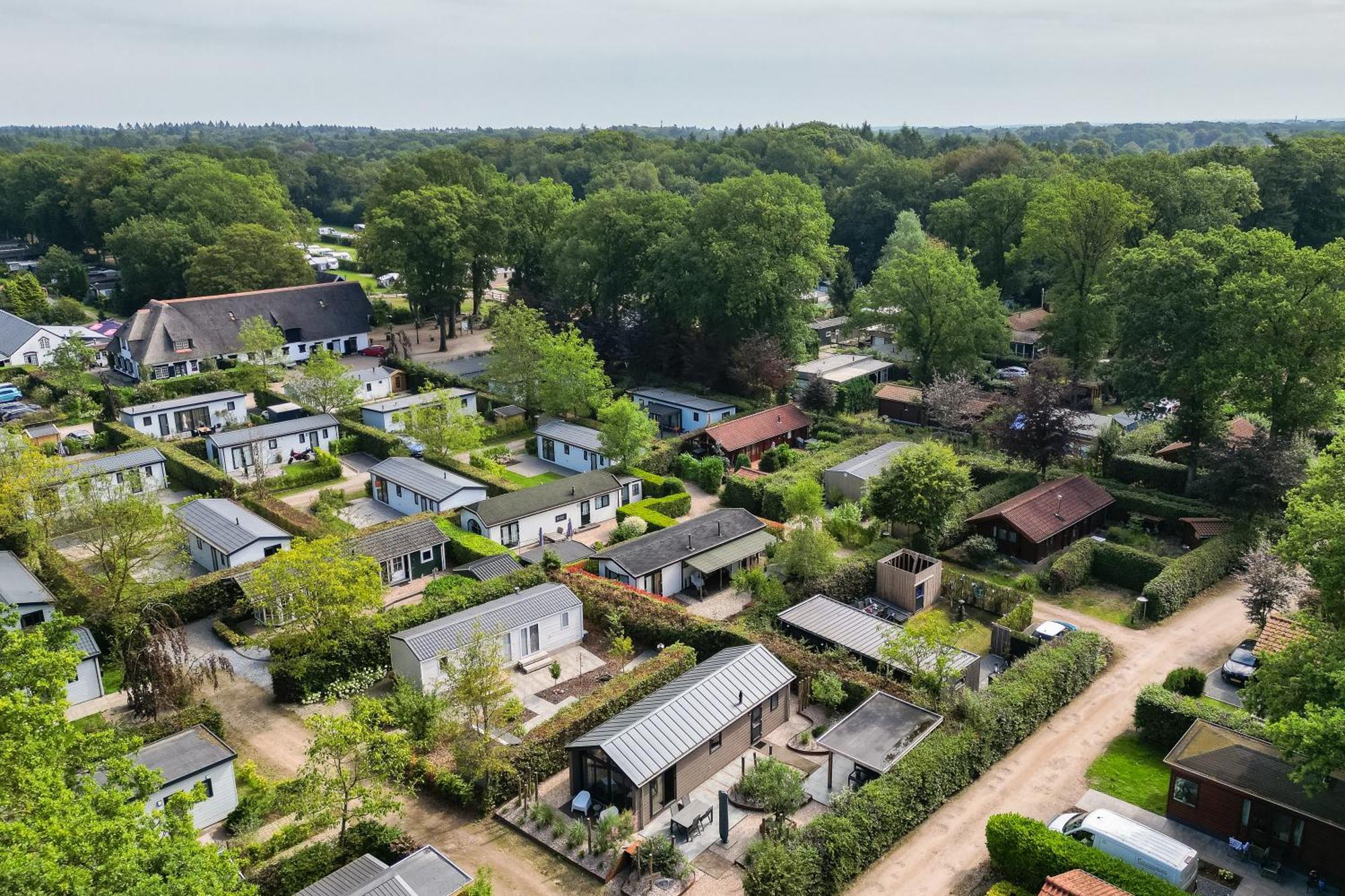 Modern Ingericht Chalet Op Groen Park Op De Veluwe Epe Exterior photo